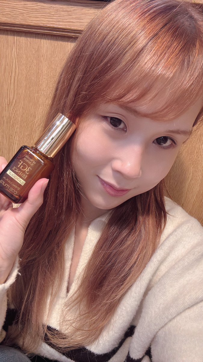 oOoOnonoOoOo's tweet photo. 【美へ導く一滴】がフレーズの3GFエッセンス✨️
夜寝る前のスキンケアでビタミンCとレチノールの間に使うのがオススメ🫧

使いはじめて１ヶ月くらいで本当に肌の治安が良くなったから加工無しの画像載せておきます📷🫣

#PR #コスムラ #3GF #メガ割おすすめ #韓国美容液 https://t.co/pjJ62VBKet