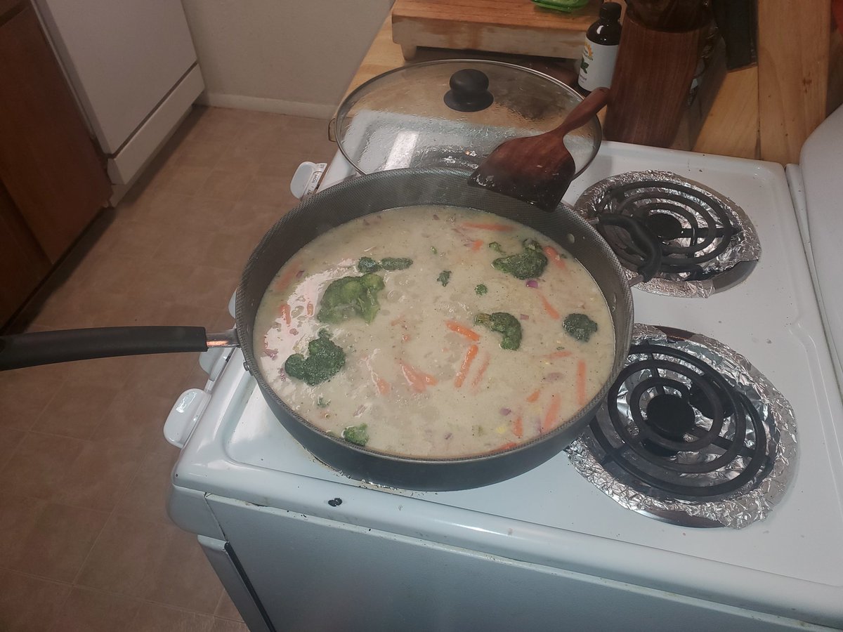 keidekay's tweet photo. Soup from leftover chicken &amp; rice. Perfect for the chill in the air. https://t.co/aocHEPO3Qf