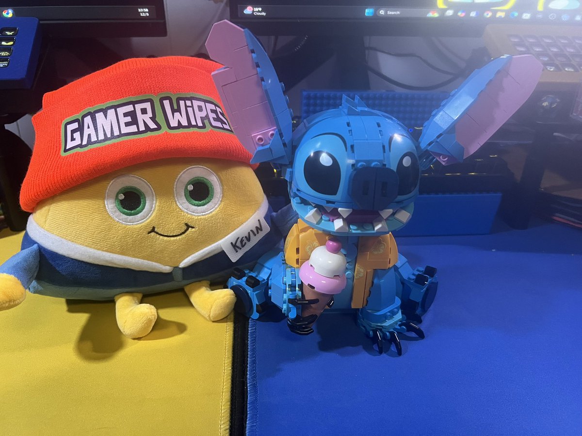 TheCheesyDad's tweet image. Stitch is officially built and ready to chill with Kevin, our cheesy mascot! Ice cream in hand, he’s already the coolest guy in the room. Who else is vibing with this dynamic duo? 🧱🍦 #LEGO #CoolDuo #BuildComplete
Twitch.tv/TheCheesyDad