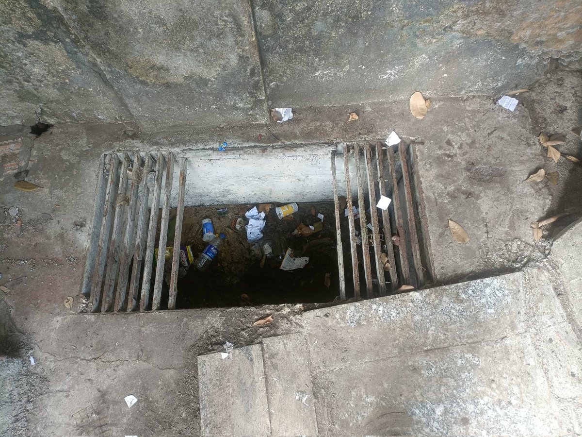 vincyshenoy's tweet photo. @mybmcWardD pls change the gutter cover as soon as possible.
Address - opposite SVC co-op bank, proctor road, grant road east, Mumbai 400007 https://t.co/mtIWDc1A6a