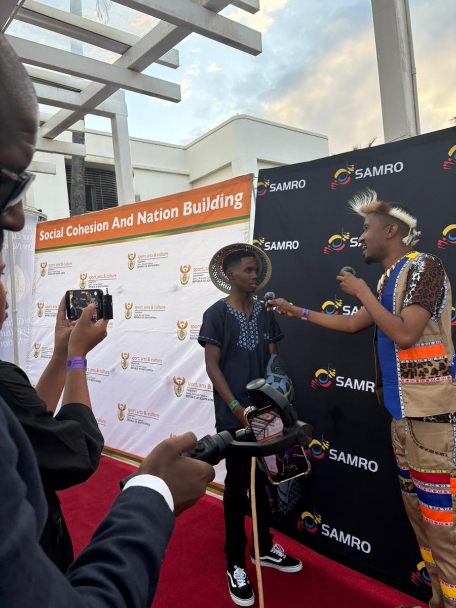 Selflez B tweet media