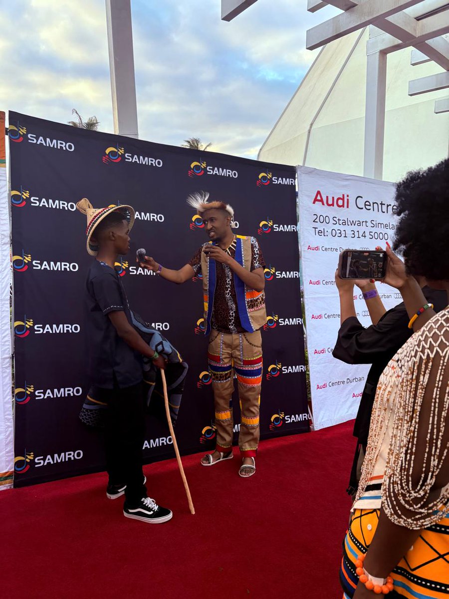 Selflez B tweet media