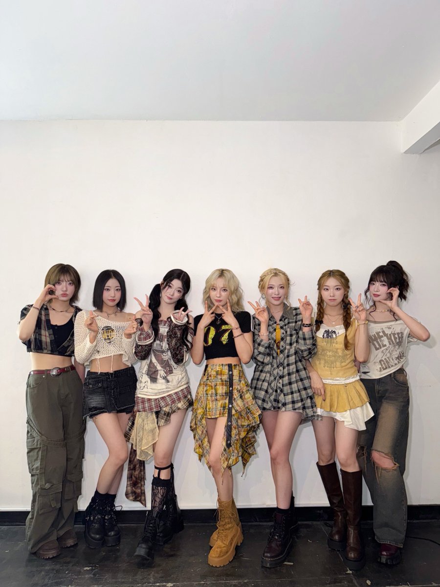 Billlieofficial's tweet photo. [#Billlie] Billlie World Tour 'Our FLOWERLD (Belllie've You)' GRAND AMERICA in #SAOPAULO 📸

빌리브의 열정과 에너지 덕분에
오늘도 멋진 무대 생성 완료 ദ്ദി(˵ •̀ ᴗ - ˵ ) ✧

#빌리 #BILLLIEinGRANDAMERICA 
#OurFLOWERLD #BelllieveYou https://t.co/5DuCZi7M3q