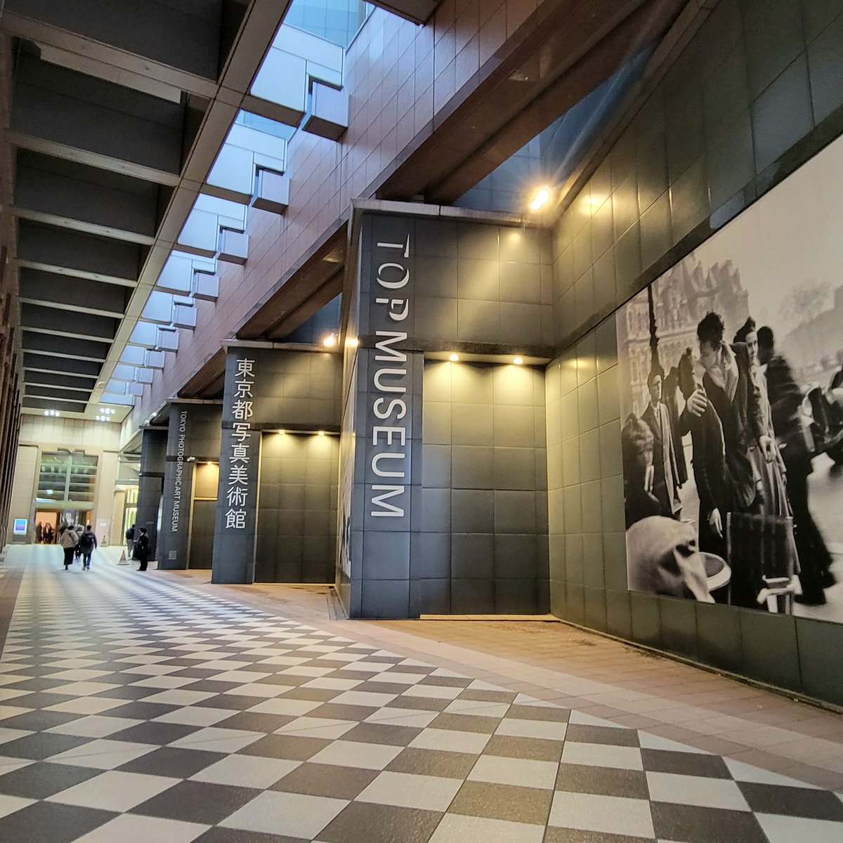 NikitaWong2017's tweet image. 這趟碰巧在 #東京都写真美術館 看到了很喜歡 #alecsoth 的攝影作品，回想起疫情某年在上海西岸美術館群那一帶的愜意看展時光。
同期的另一個展不推薦。
#aroomofrooms