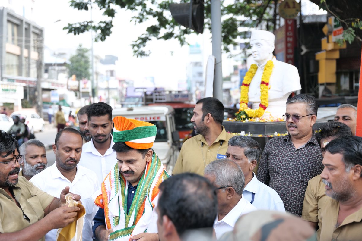 sandeepvarier's tweet image. തിരുവനന്തപുരം അരിസ്റ്റോ ജംക്ഷനിലെ ഐഎൻടിയുസി ഓട്ടോ തൊഴിലാളി സഹോദരങ്ങൾ നൽകിയ സ്വീകരണം ഹൃദ്യമായി .