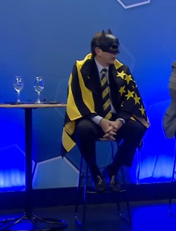 Mí mamá: no te vistas tan temprano
Yo el 24 a las 10 de la mañana: