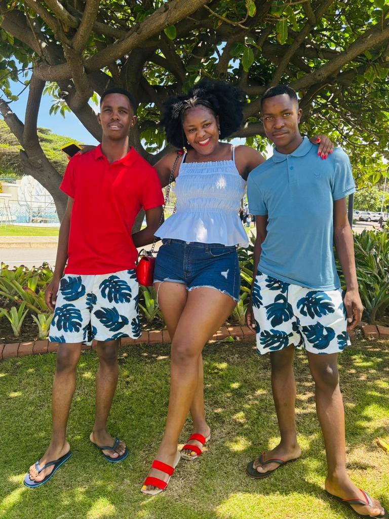 Selflez B tweet media