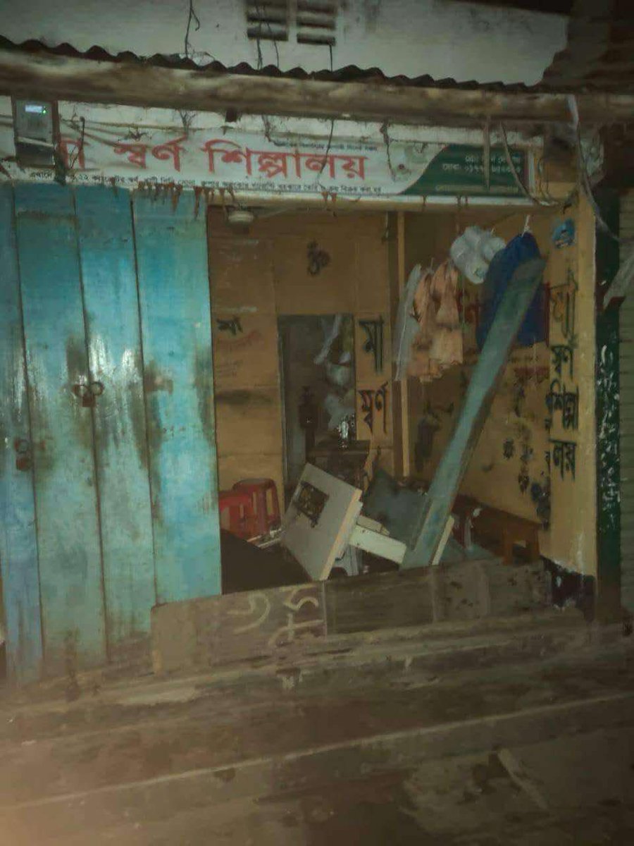 voicebdhindus's tweet photo. #Breaking
Islamists mob are running mad right now. They are attacking Hindu houses, Hindu-owned shops and temples in #Sunamganj, #Doyara area. https://t.co/AjUxAJwzZX