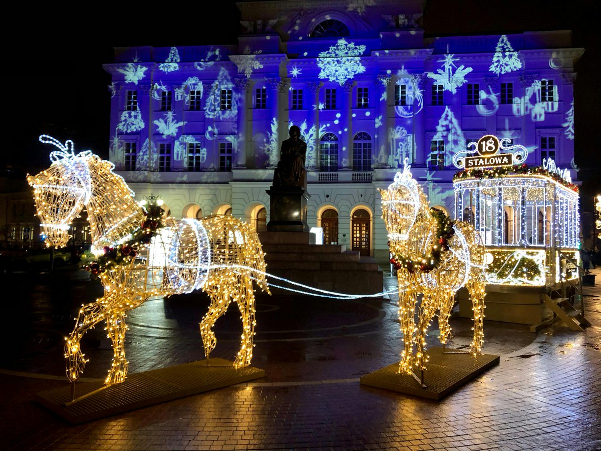 RAAKLEDLIGHT's tweet photo. ❄️🎄 Light up the winter nights with Christmas lights from https://t.co/cnnPvIhQ9h! 🎄❄️
Create a magical holiday atmosphere with our sparkling LED lights, perfect for indoor and outdoor decor.
✨ Shop now 
#WinterLights #ChristmasLights #RAAKLEDLighting #HolidayMagic https://t.co/4Gp1UHJF26