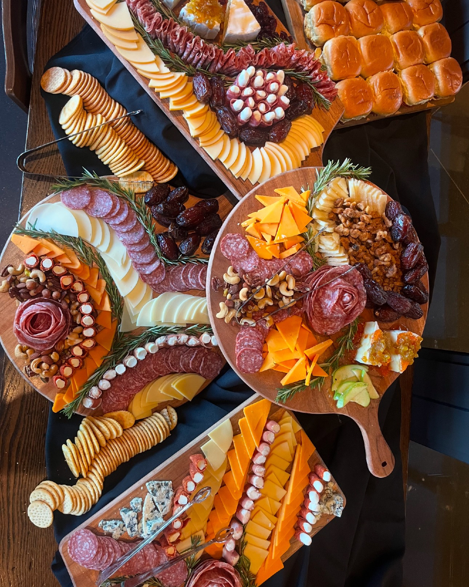 SMOKEWoodfire's tweet photo. Planning a party or event? Let us bring the flavor! 🍽️ We cater and even offer exclusive dishes not on our regular menu. Email us today for more info and a custom quote: swheatcraft@smokewoodfiregrill.com https://t.co/lmJmgllZI2