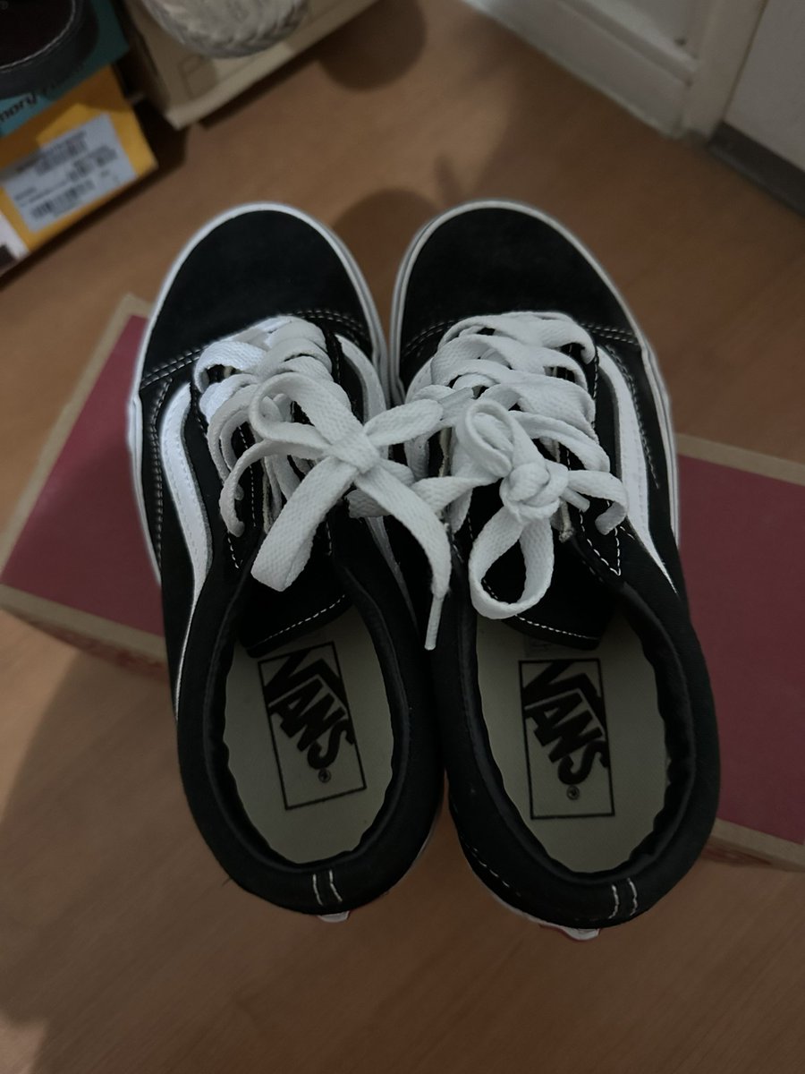 exoaremine9's tweet photo. Vans Old Skool 36.5 
สั่งมาผิดไซส์พอดีเกินไป ลองใส่สองครั้งค่ะ
800 รวมส่ง ทักมาคุยเรื่องราคาได้นะคะ
#รองเท้ามือสองของแท้ #Vans https://t.co/naXQNSCFR0