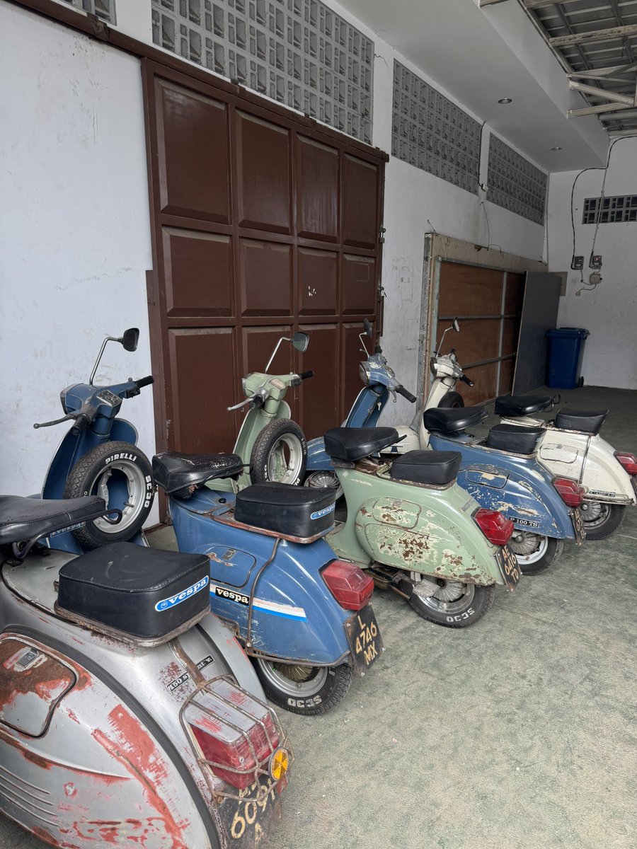 khodeal's tweet photo. Simpenan bersejarah, 1 unit lagi masih di Solo
Sebagian langsung di obral ngawur ke Uniel dan Egi 😅😅😅 https://t.co/9OJrHVUM48