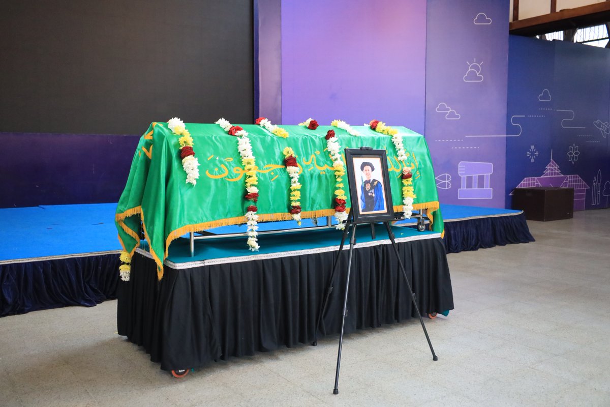 ftmd_itb's tweet photo. Obiutari: Selamat Jalan, Prof. Bambang 🕊️

Keluarga Besar FTMD ITB berduka atas berpulangnya Prof. Dr. Ir. Bambang Kismono Hadi, Guru Besar KK Mekanika Padatan &amp; Struktur Ringan. Beliau wafat pada Senin (2/12/2024).

Terima kasih atas jasa dan pengabdianmu. Selamat jalan, Prof. https://t.co/hLe9LkK5bO