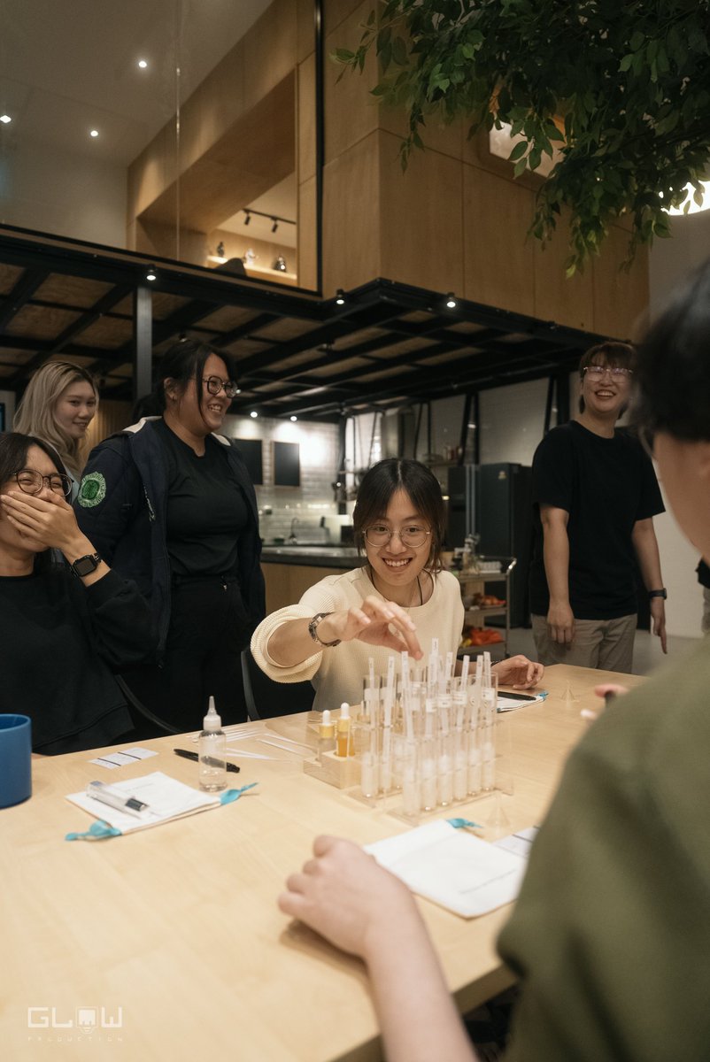 GlowCinematic's tweet photo. #Throwback to Monday when our glowvy had an amazing time at a creative perfume workshop, exploring different scents and sparking fresh ideas. It was a fun and inspiring for everyone! 🌸✨ 

#PerfumeWorkshop #CreativeDay #GlowProduction https://t.co/7Om03NyuAP