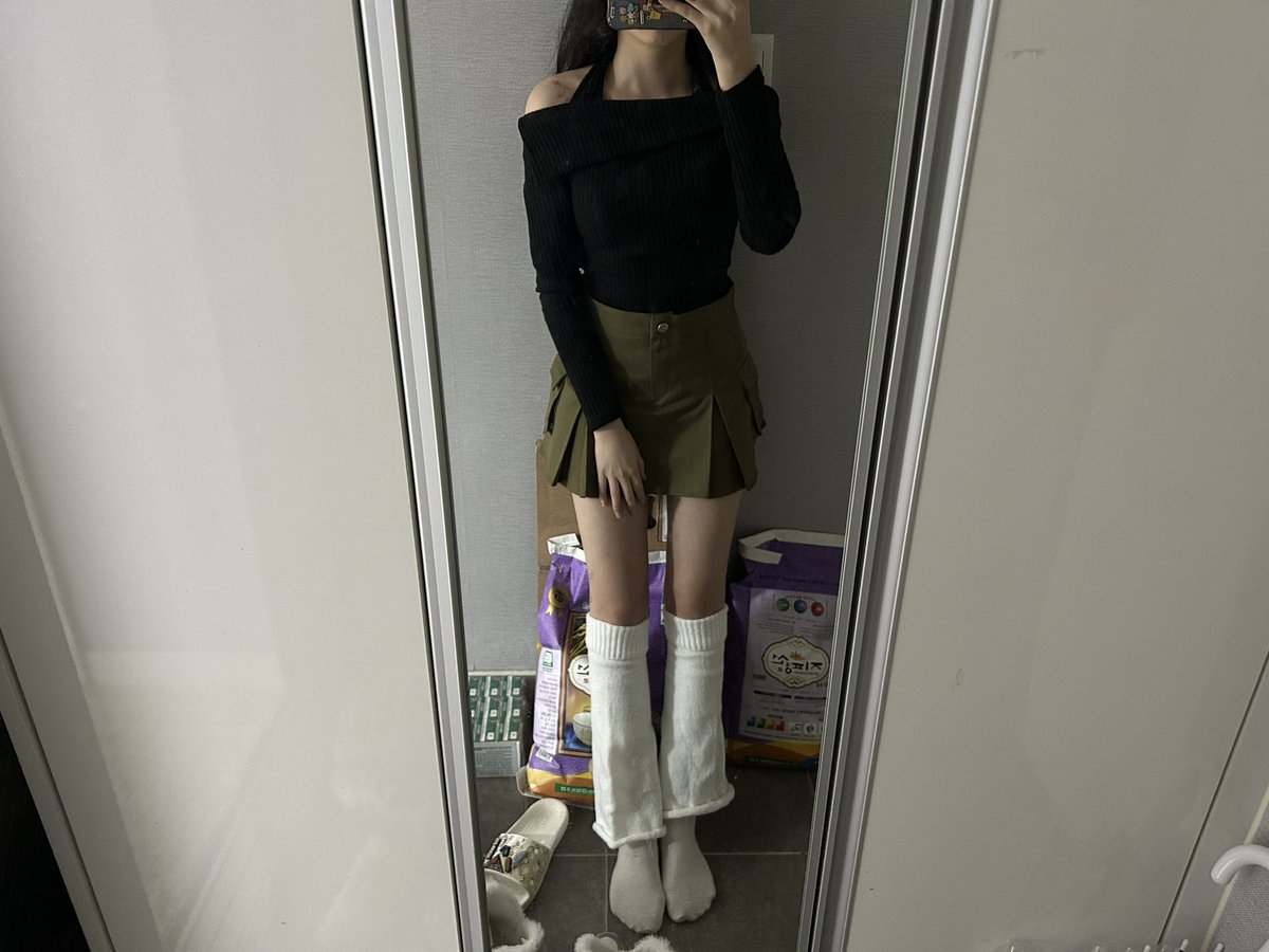 hshshsoll's tweet photo. 나랑 만나머할거양? 

#섹트 https://t.co/1eaxzA0dVt