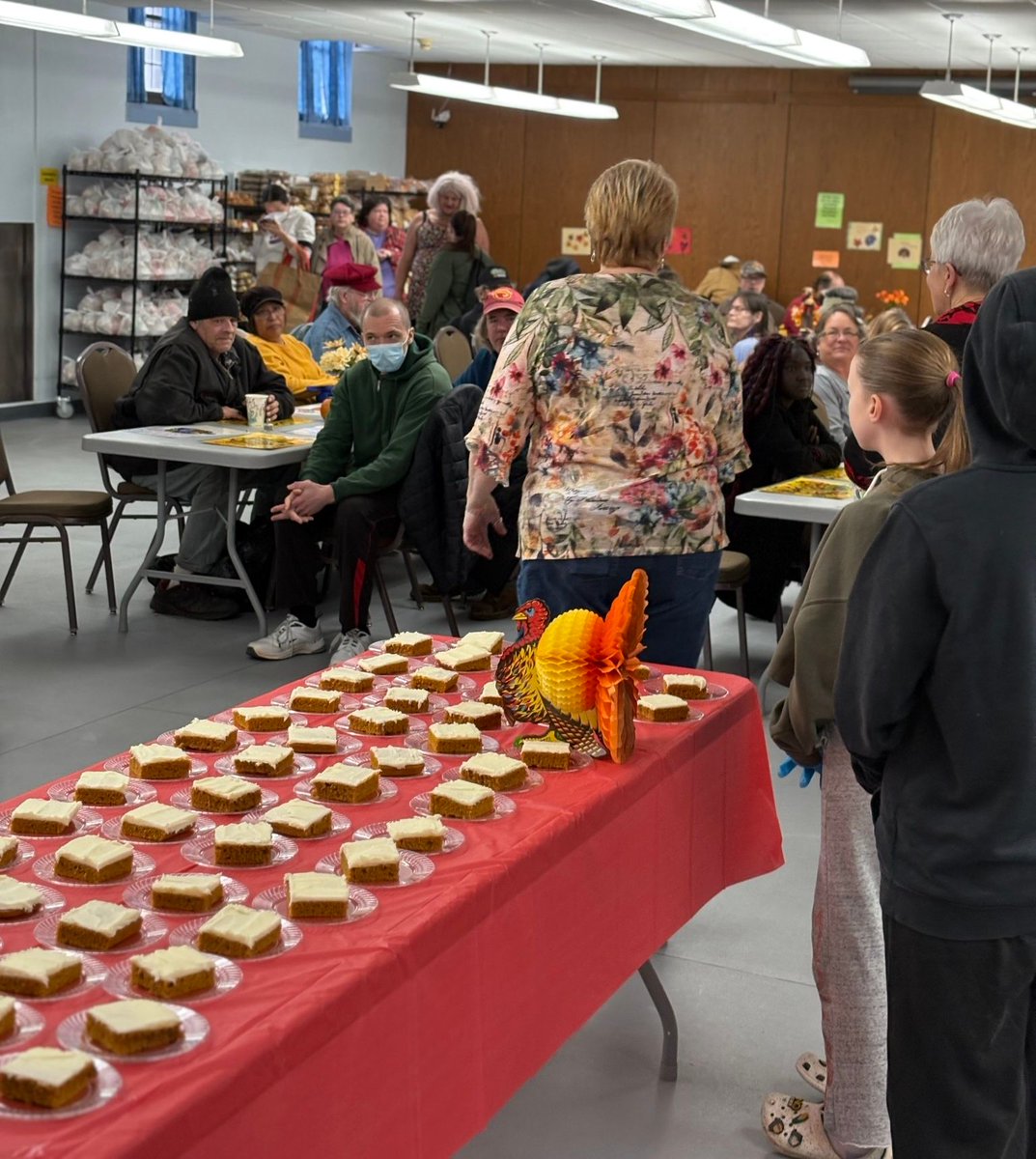 #Thanksgiving 2024 at #FoodatFirst
#volunteers helped create &amp; serve 950 meals!! 
What an awesome day of thanks in #AmesIowa
#FaFThanksgiving2024
Thu Nov 28 2024

buff.ly/2LDQRi1
buff.ly/3ZhbtPr
buff.ly/2FjnNWx

#2024nov
#doTheRightThing
#FreeFood