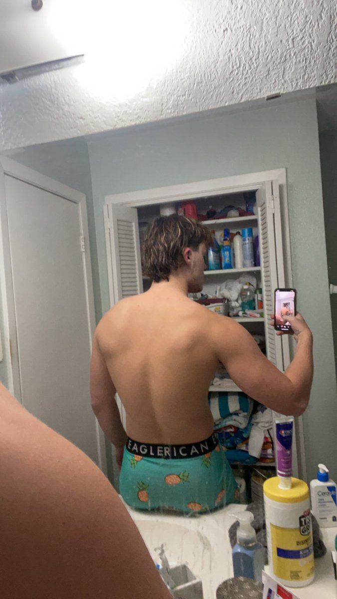 dornak_kad60273's tweet photo. It was back and bicep day today https://t.co/lifwBDfVxJ