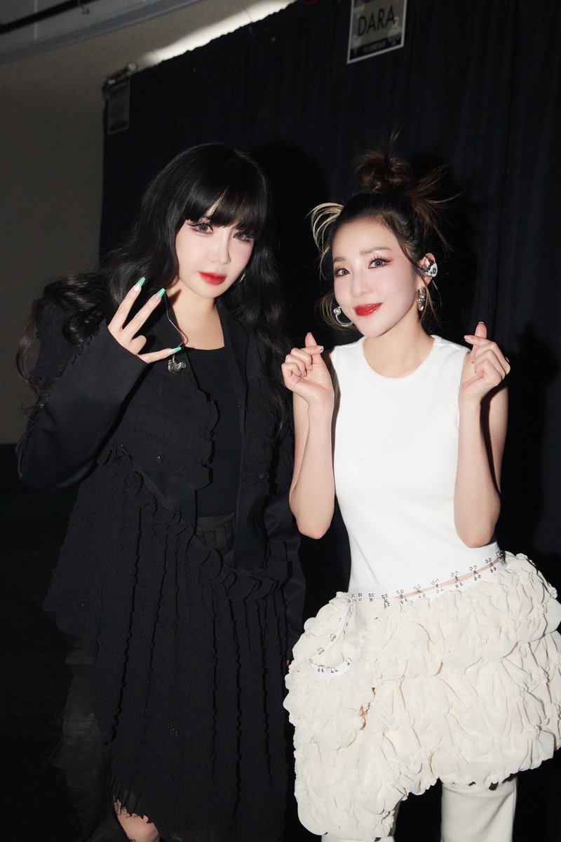 darunxxi's tweet photo. It was like a dream to perform in Kobe for the first time in 10 years. I was filled with gratitude and it was really fun. I tried my best to show my all in the performance and prepared hard for the MC, but Japanese is still difficult...  #WelcomeBackInKobe ♠️♥️🫶🏻 https://t.co/OXwz7jqa7p