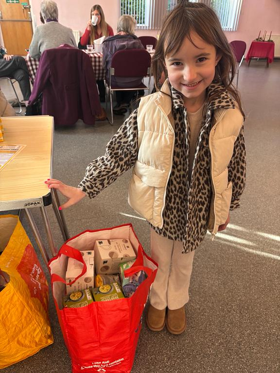 Phoebe used £28 of her own pocket money last Friday to buy donations for the Billericay Food Bank. #teamwork #respect #whatabrightsider So so proud of Phoebe!