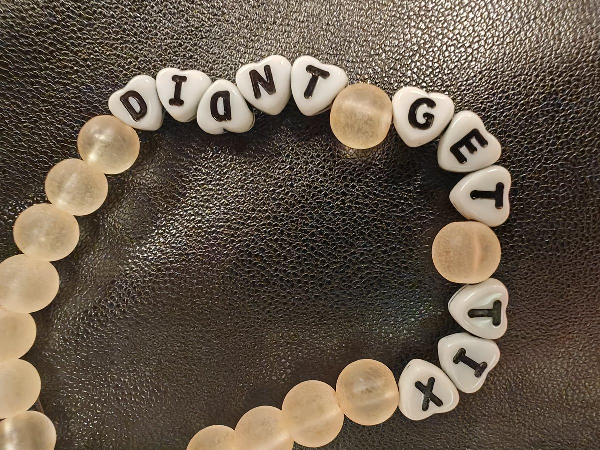 abMOMination's tweet photo. @erastourticks @bcplace @taylorswift13 <3 https://t.co/jZYD8HbM6X