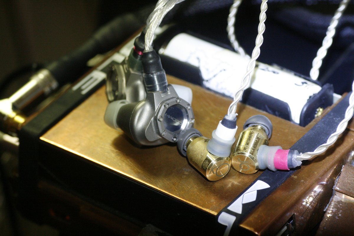Freedom_amp's tweet photo. まったく異なる個性なのに、同じくらい魅力的な音像が出るふたつ。
期待の新星が生んだ　#Madoo #TYP821 執念と情熱から生まれたとしか思えない職人魂を感じる #Kojo #keyagu https://t.co/LEC08SRU9h