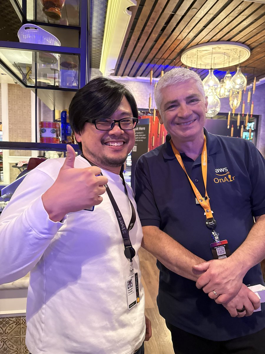 kongmingtrap's tweet image. With jeff. It’s great night! #AWSreInvent2024