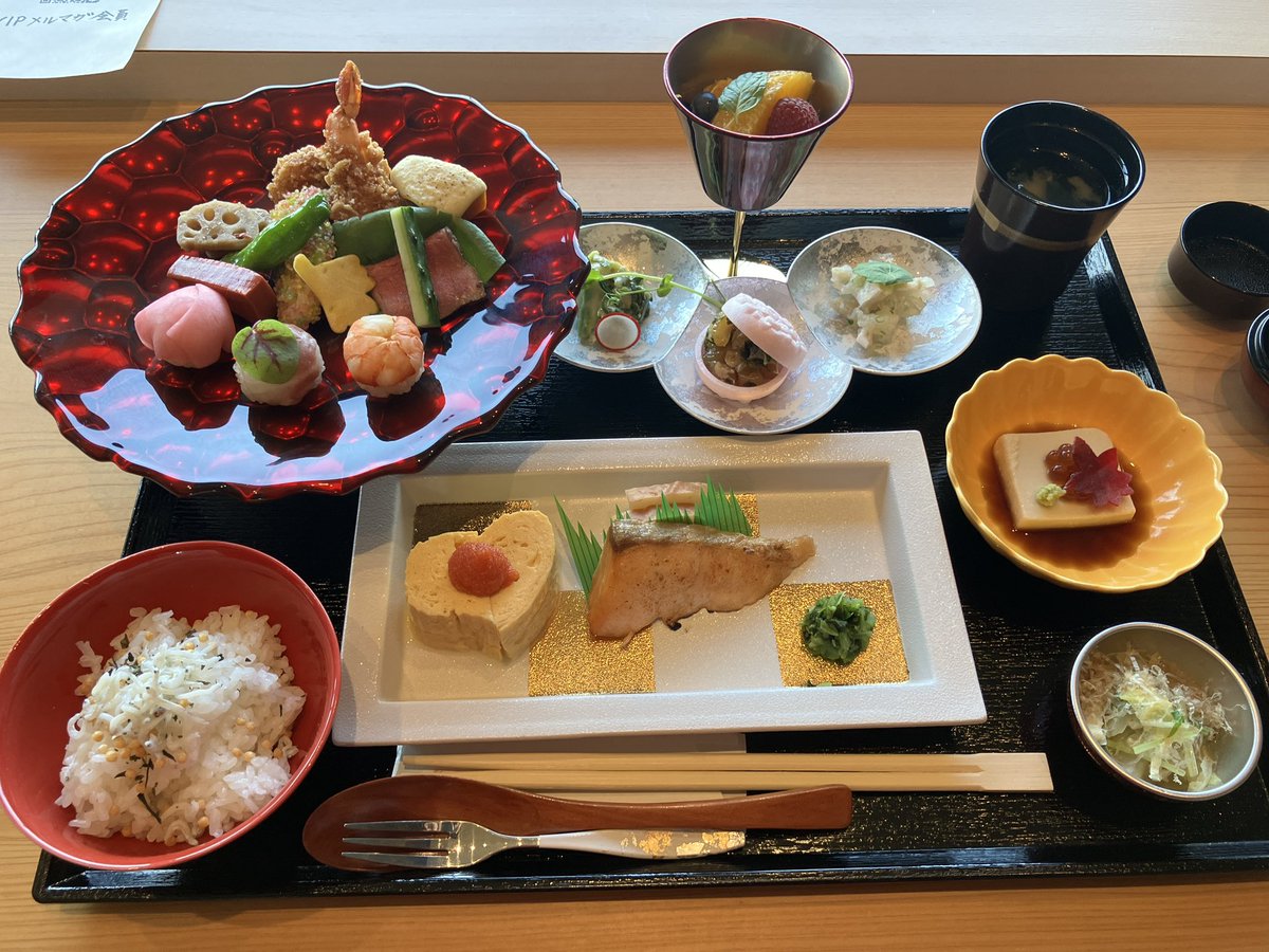 Tuyosi_Elderly's tweet photo. きたはま雅楽さんのランチ
¥2200
眺めも最高😄
次回は、夜にお邪魔します。
#ツーリンググルメ #アマチュア無線 #バイク仲間募集中 #883L #きたはま雅楽 https://t.co/vMIg0XpHj3
