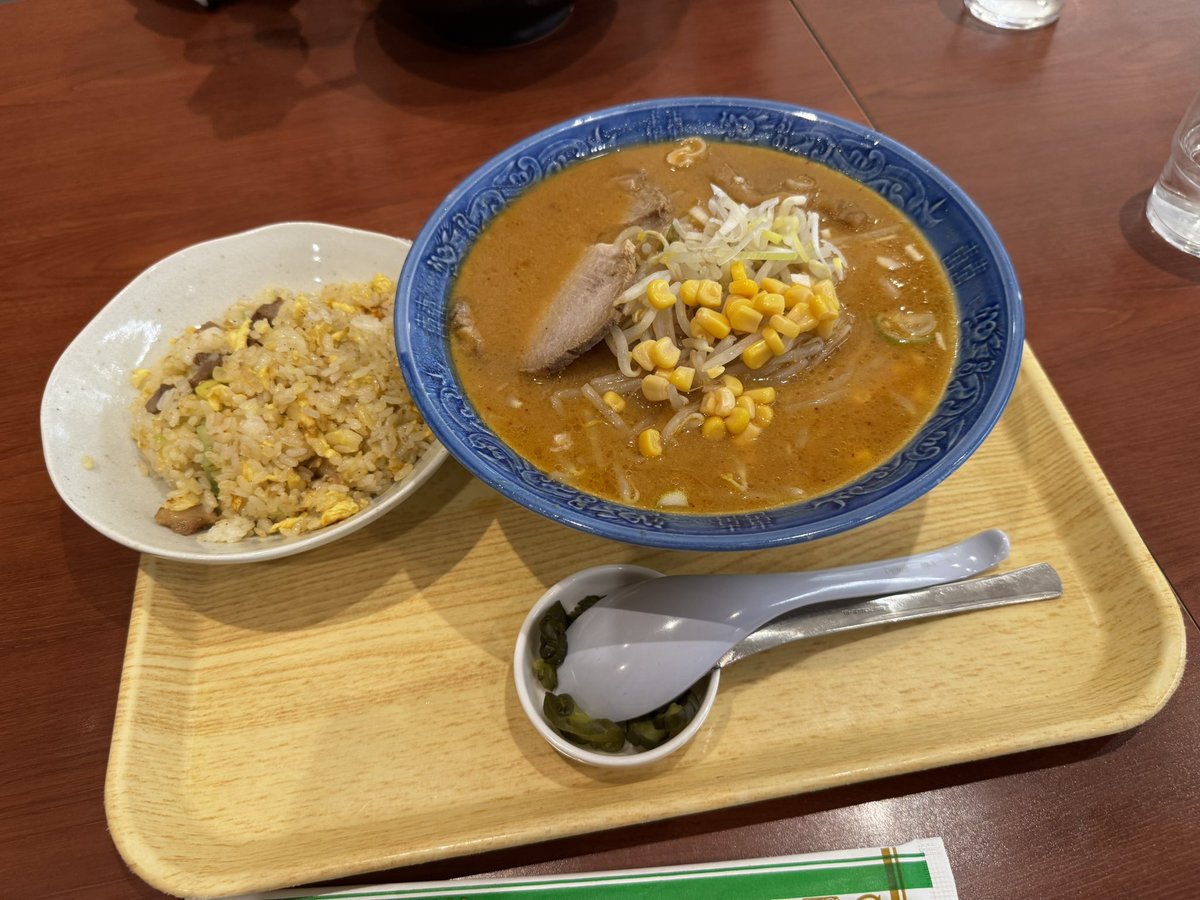 k_hakone's tweet photo. 平塚には、八雲やオロチョンラーメン、有名チェーン店一風堂、一蘭などなど多くの美味しいラーメン屋があるけど、
幼少期からの思い出の味
何周回っても、必ず戻ってくるのがラスカにある、石狩ラーメンですゎー。
#ラスカ
#Lusca https://t.co/JslXJ5lvZM