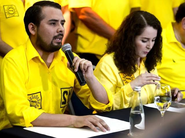 ringSXIX's tweet photo. @FrancoWarthon Ud era Yorri cuando trabajaba para López Aliaga
Se convirtió en Frank
Ahora vuelve a firmar como Yorri...
Su denuncia por violencia contra las mujeres, interpuestas por su ex esposa y su pareja, como van? https://t.co/8JW02wa6jQ
