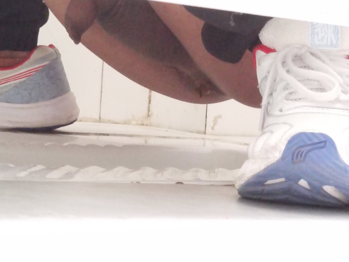 好大方的同学，把腿张开让我拍(//∇//)