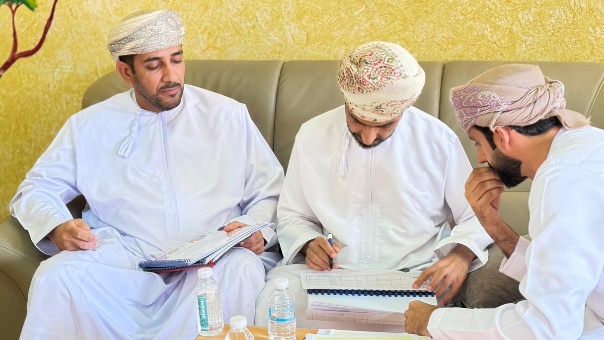 khamisalshaqsi1's tweet photo. حلقة نقاشية مع المعلم الأول عبدالله السعيدي من تقديم مشرفي الكيمياء الأستاذ فيصل السعيدي والأستاذ عثمان البلوشي ناقشا فيها المهام الأساسية للمعلم الأول
#فعاليات_تعليمية_شمال_الباطنة #تعلم_مستدام 
@AL_Ashraaaf https://t.co/HcL7ZrUEs8