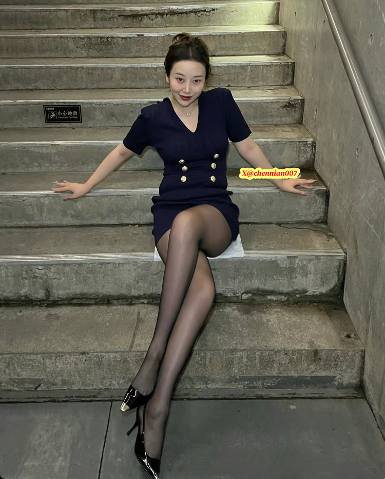 日子就是这么的庸常，却有细碎的事物，如太阳碎碎的光芒，洒落其上 https://t.co/TIC3wGapJU