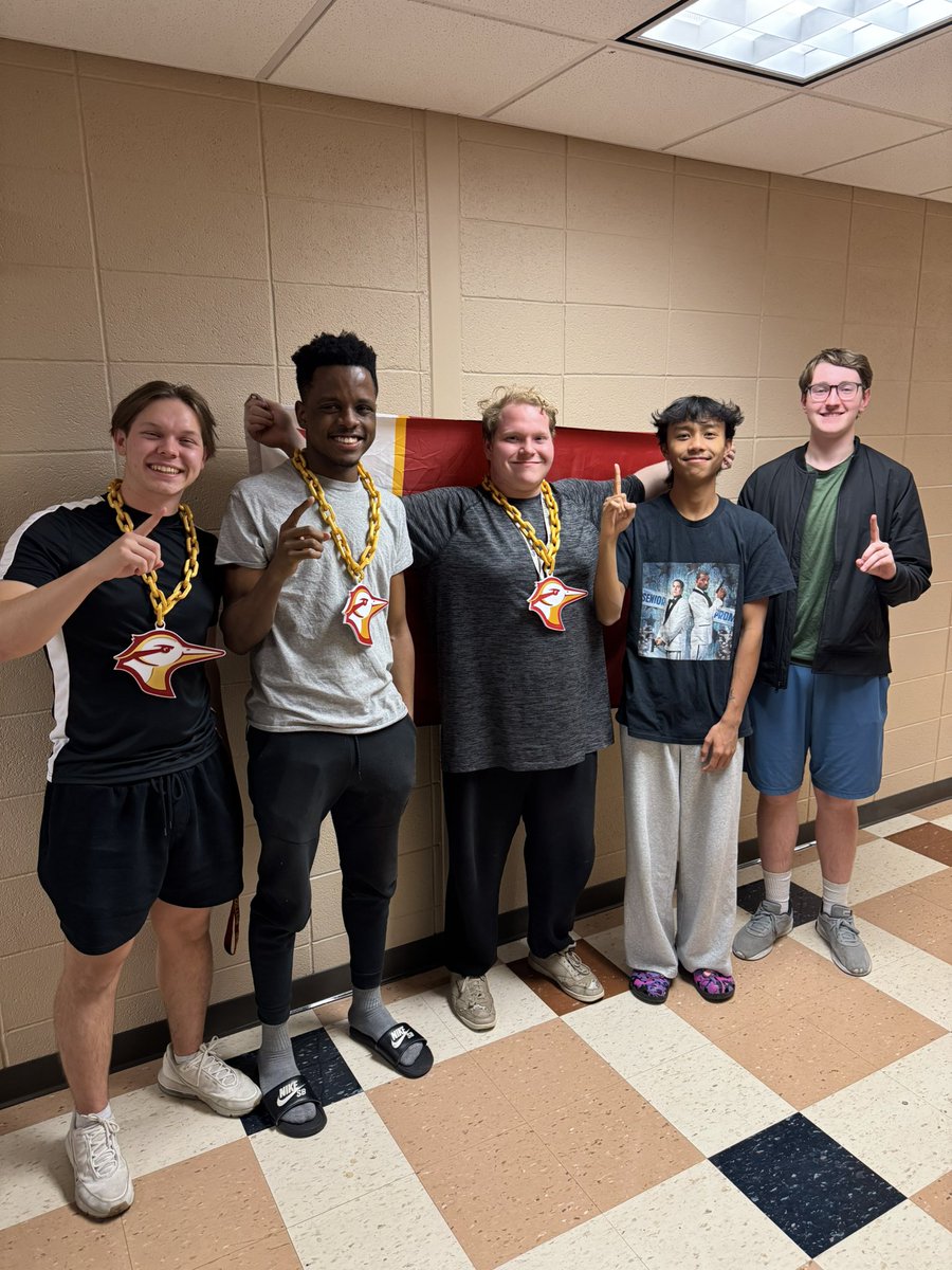 👑 CHAMPS!! 👑
Valorant wins a THRILLING match 2-1 to take home the programs first Divisional Championship! Hard work pays off! #GoLarks #IUnderstandItNow