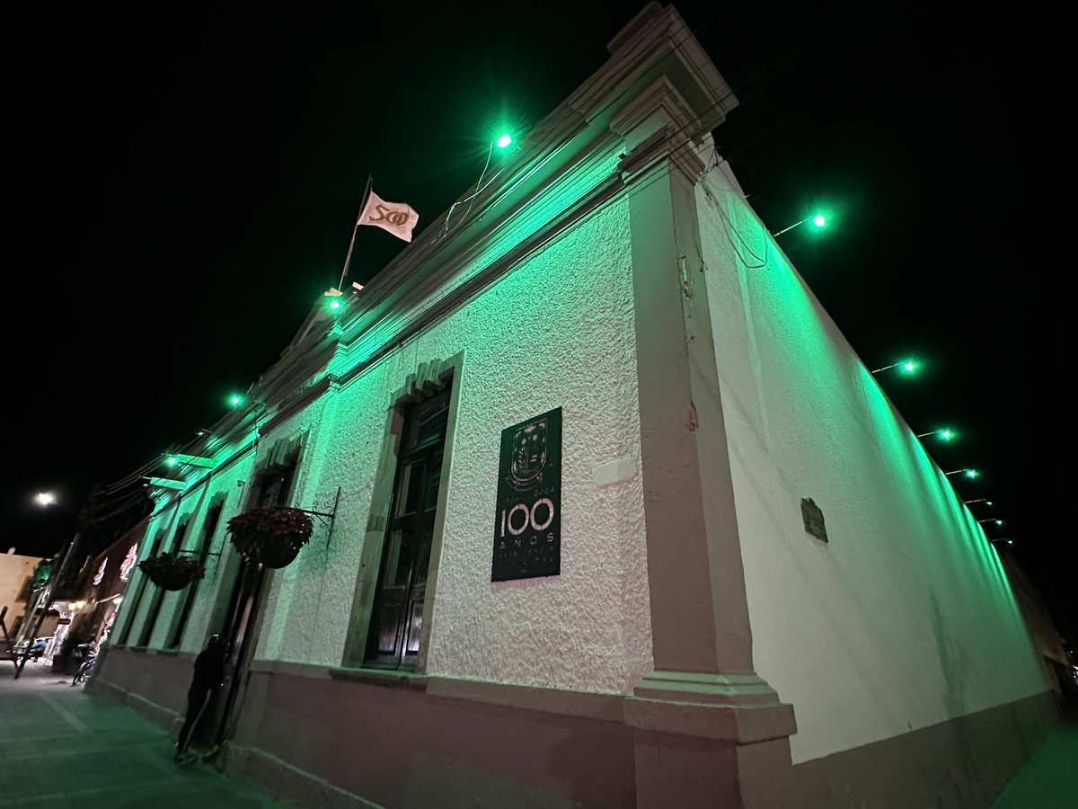 Hoy iluminamos nuestro centenario edificio en conmemoración del Día Internacional de las Personas con Discapacidad.

Con inclusión, Apaseo
#SiempreGrande