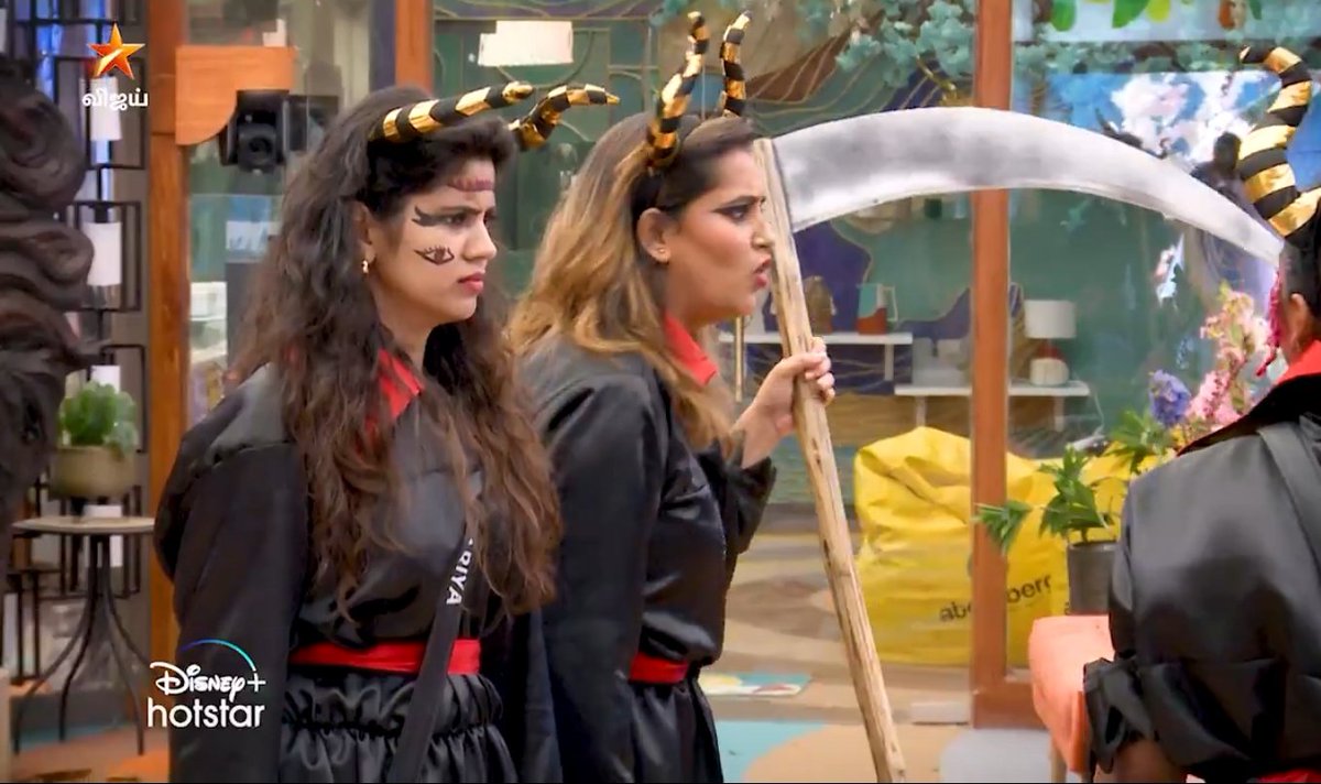 Tamil_Pen_Pulse's tweet image. In #Promo2 #Jacquline using Beep word (Paithyakara ******) &amp;amp; #Tharshika hyped .. ! 
Nosey #Soundharya hitting #Tharshika 🙄🙄🙄 ABSOLUTELY STREET THUGGGGG! 🤦🤦🤦 LEVEL OF BB GNG TOO DOWN @vijaytelevision 🤦
.
 #Biggbosstamilseason8 #biggbosstamil #biggbosstamil8
#biggbosspromo