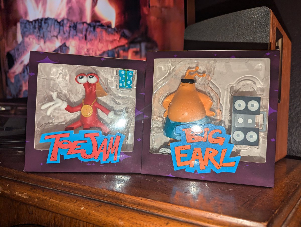 XButtonGaming1's tweet photo. Super happy to have these guys in the @toejamandearl collection! Couldn't afford them back when they came out and have been on the hunt for a long time. Shout out to @WusijiDr for sending me the photo because he knows I love #toejamandesrl!

#gamecollecting #sega https://t.co/EmgaclMiMV