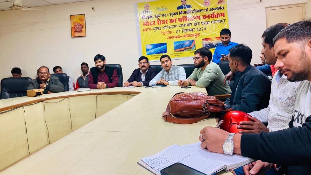 UPNEDA_Agency's tweet photo. 🌟 जनपद गोरखपुर में #पीएम_सूर्य_घर_योजना  के अंतर्गत आयोजित कार्यशाला में मीटर रीडर्स को दी गई ट्रेनिंग।🌞 

#SolarEnergy #PMSuryaGhar #MuftBijliYojana #UPNEDA #RenewableEnergy #GreenIndia #upneda_agency
@CMOfficeUP
@JoshiPralhad
@aksharmaBharat
@isomendratomar
@ChiefSecyUP
@ACS_Energy
@MinOfPower
@UppclChairman
@mnreindia
@beeindiadigital
@PetroleumMin
@UPNEDA_Agency
@Nise_Gurgaon
@SECI_Ltd
@SssNibe