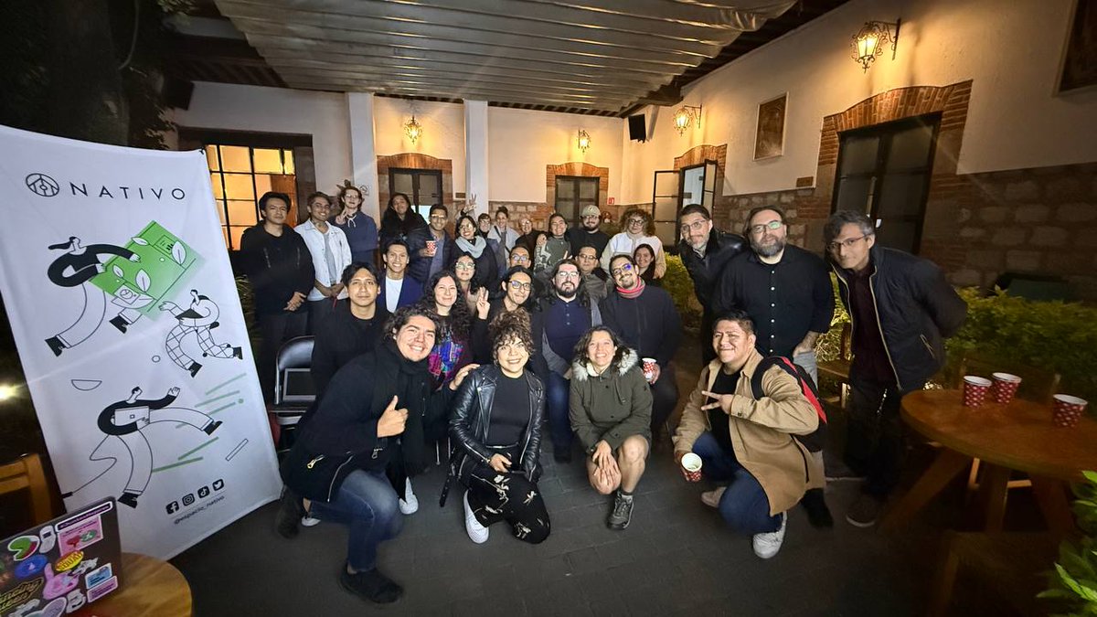 NoeOsorioPK's tweet photo. primer @VisyGins , yo juraba que gins era para ir de mezclilla(jeans suena igual :d) , ya después supe que es por la ginebra. 
Evento increíble y gente increíble y talentosa!  Muchas gracias a las y los  organizadores, espero que sea el primero de muchos ! https://t.co/pfJiNFz8d6