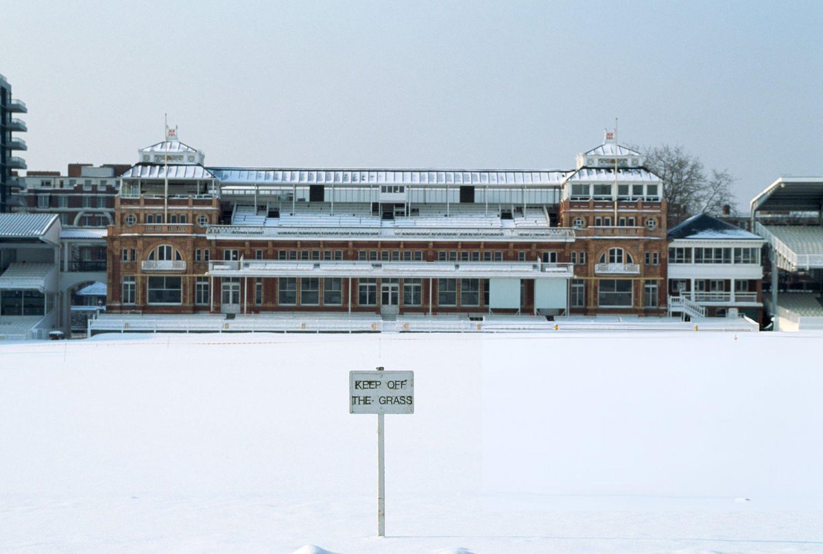 HardCricketpix's tweet photo. Snow at Lord's Cricket Ground ❄️ https://t.co/8mWNsyew1S