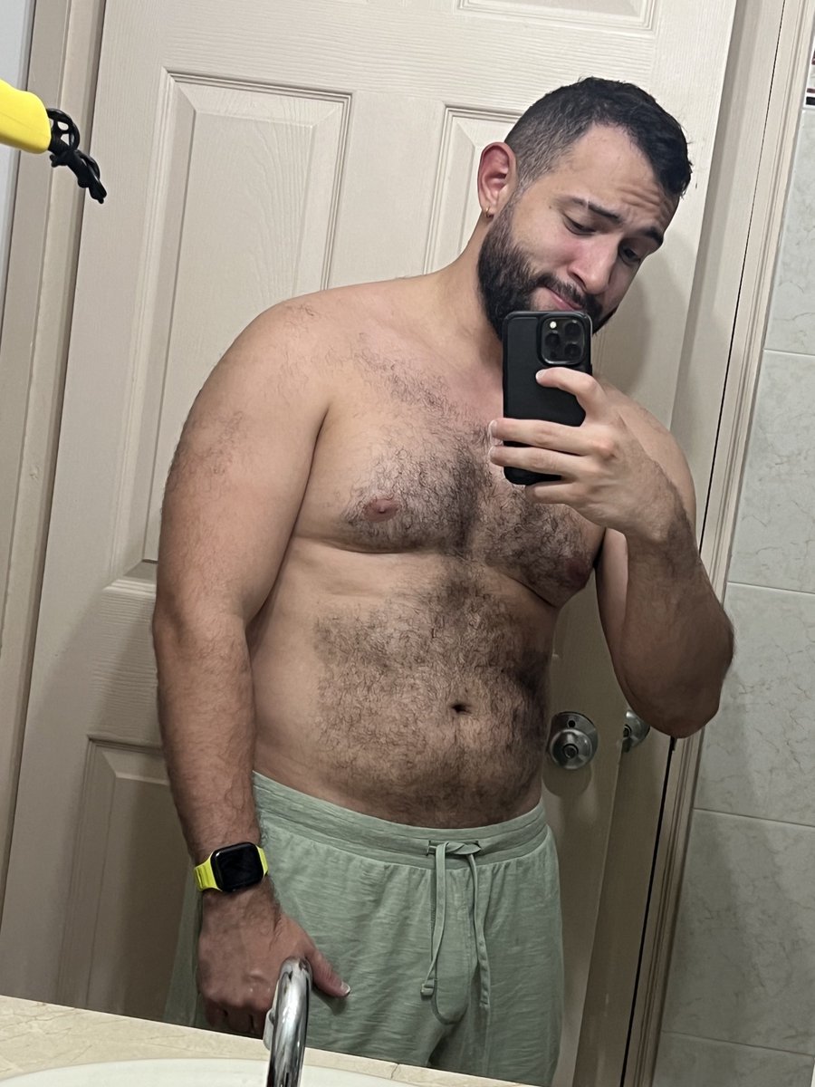 Alguien ordenó un #Teddy ? 🐻 

#Hairy #hairyman #beardedman
#hairychest #panameño