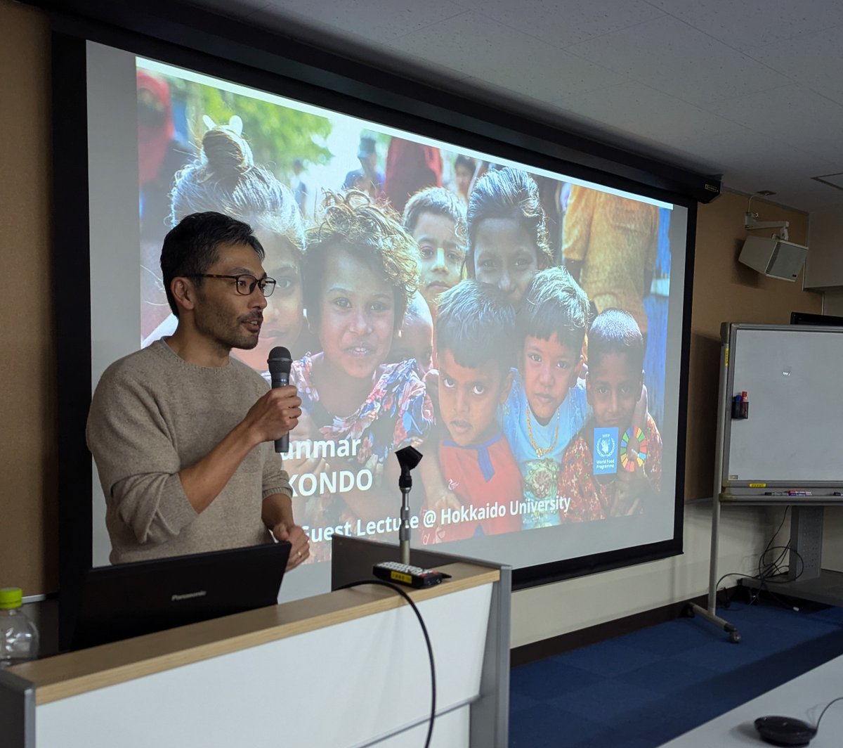 MJSP_Hokkaido's tweet photo. On 29 and 30 November, Mr. Atsushi Kondo from the United Nations World Food Programme (WFP) delivered a lecture and conducted a workshop for the MJSP Lecture Series. Thanks so much Mr. Kondo!
#hokkaido #sapporo #hokkaidouni #hokkaidouniversity #MJSP #MJSPLectureSeries https://t.co/OZ5EOkK5Ju