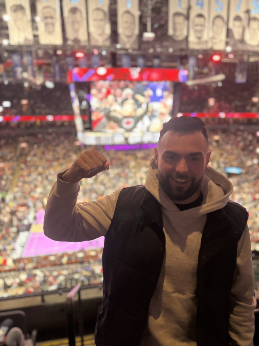 VladanFit's tweet photo. Might fuck around and try to become the @Raptors strength and conditioning coach 

First ever NBA And Raptors game in the 📚 💪 https://t.co/kYmd23smPu