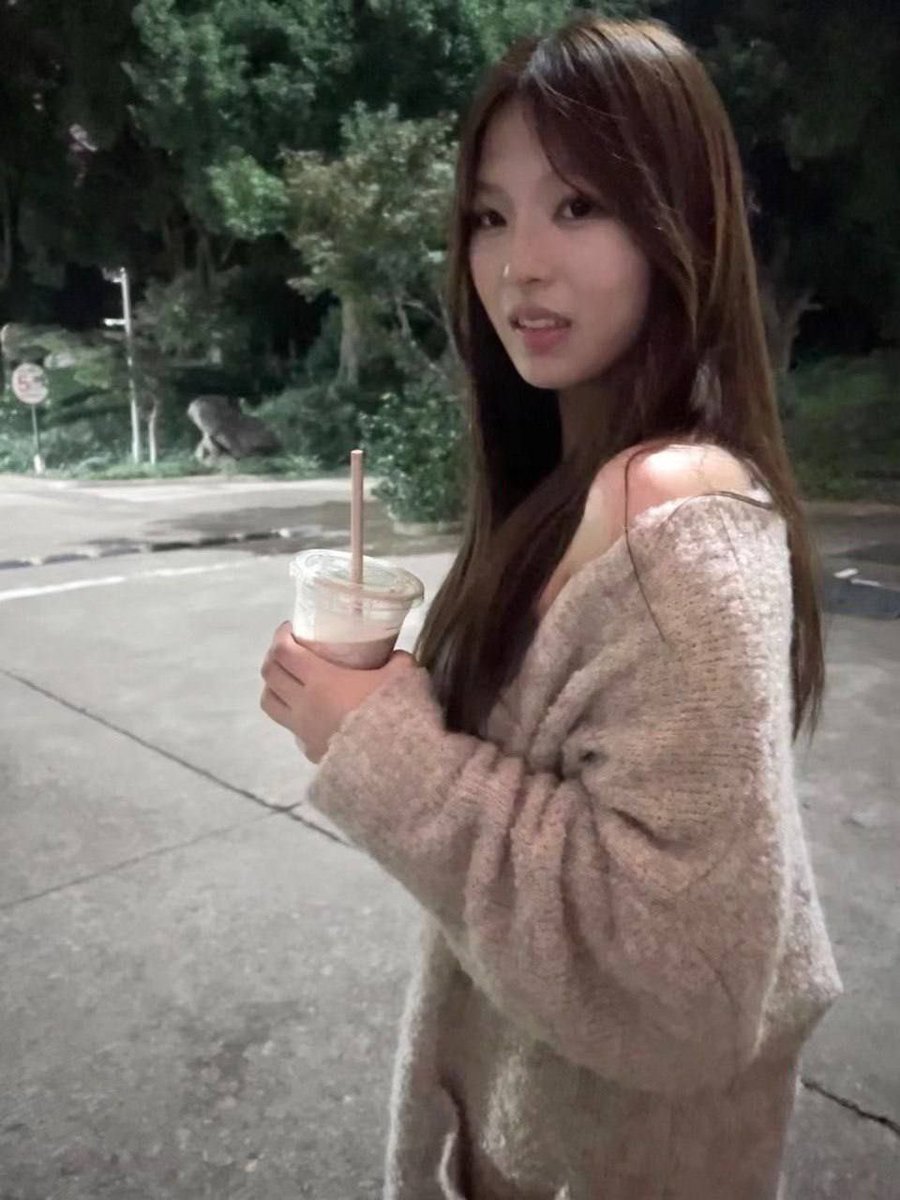 KK_mirai's tweet photo. #反差婊 军训怎么了？你想要的姿势我都有 https://t.co/5VEu0bjkLw
