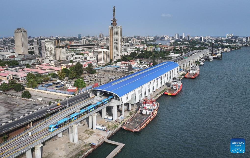 PDChina's tweet image. Take a look at the daily operation of the first phase of the Chinese-built Lagos Rail Mass Transit Blue Line corridor project in #Nigeria, the first electrified railroad and cross-sea #lightrail project in #WestAfrica. Spanning 13 km and covering five stations, this line kicked