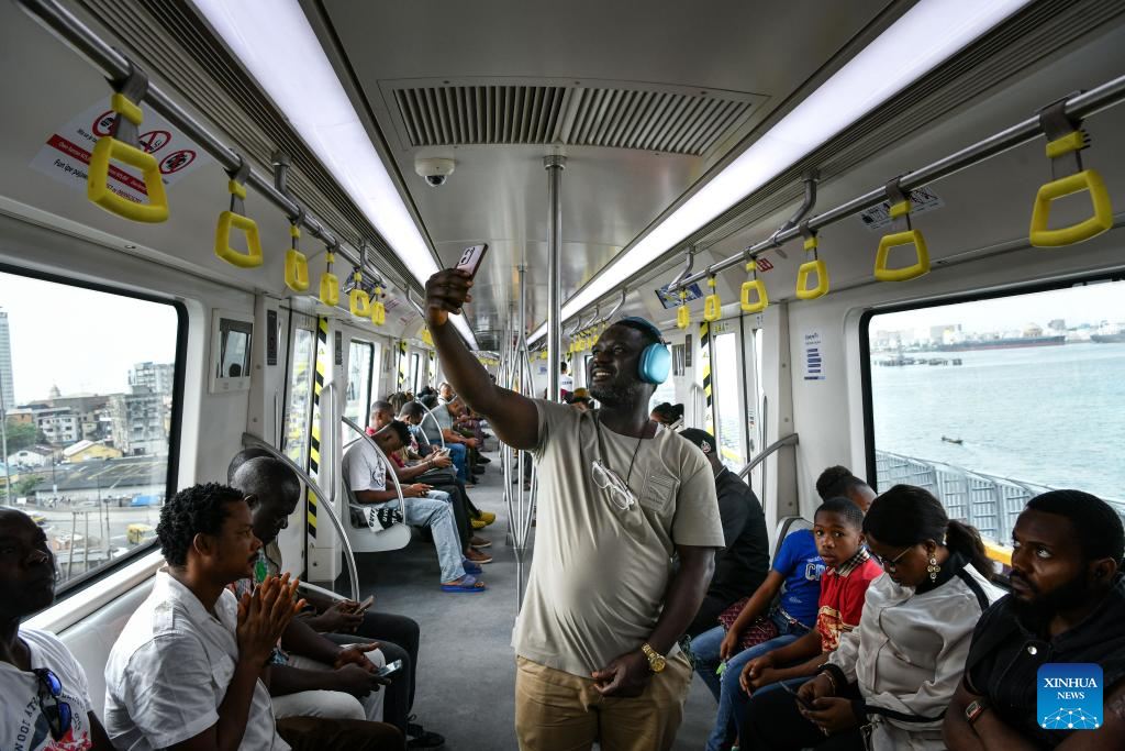 PDChina's tweet image. Take a look at the daily operation of the first phase of the Chinese-built Lagos Rail Mass Transit Blue Line corridor project in #Nigeria, the first electrified railroad and cross-sea #lightrail project in #WestAfrica. Spanning 13 km and covering five stations, this line kicked