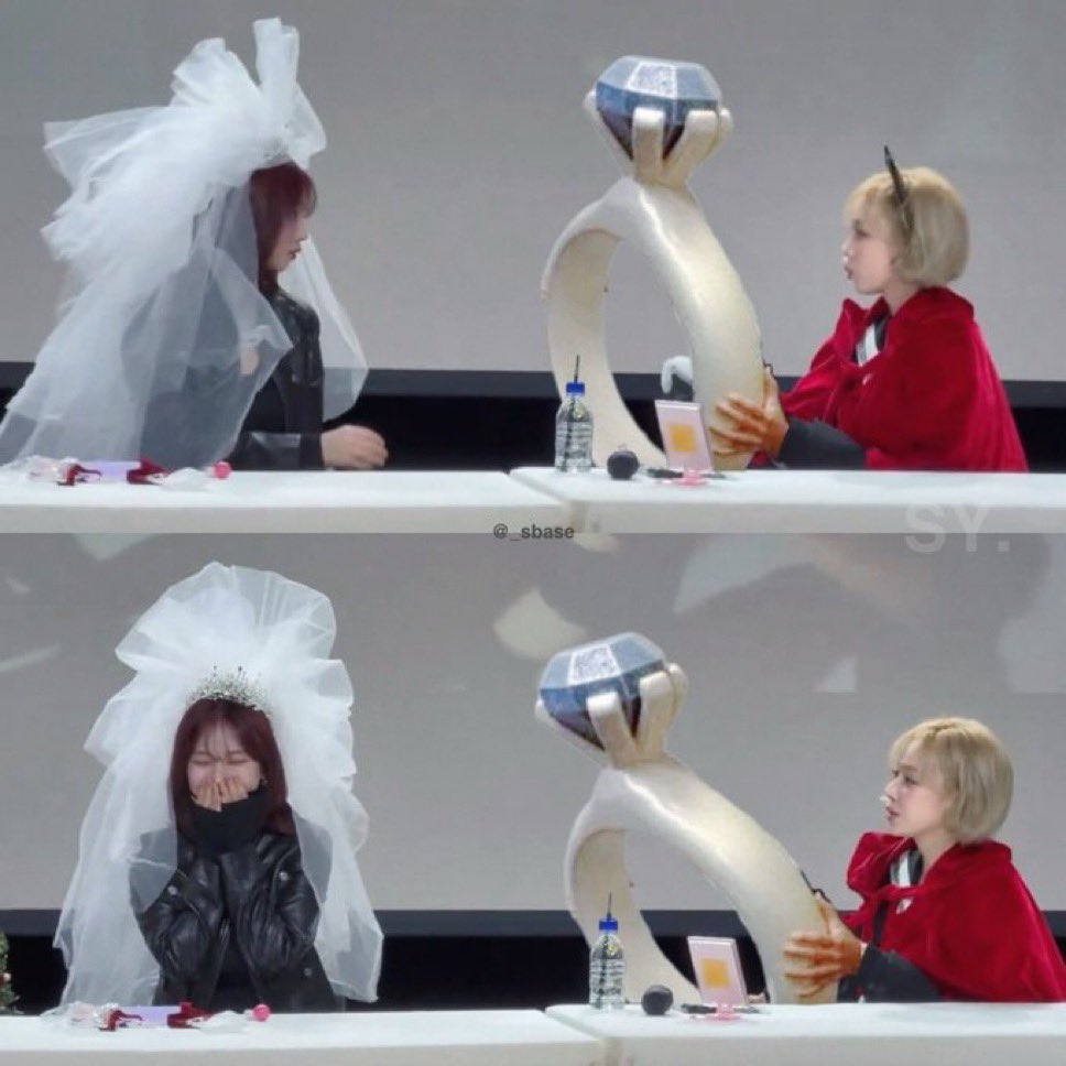 KWGN4gwo's tweet image. 반지 합성 누가햇어 ㄹㅇ 자연스러워서 내가 놓친 팬싸 떡밥인줄알앗어