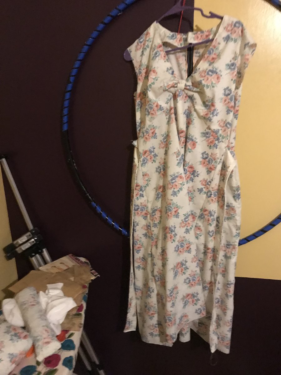 whiny_b's tweet photo. I am almost done sewing this dress. As a beginner, I think it looks pretty good….just uh…dont look at the  seams lol.
Last thing is attach the sleeves and hem the dress. https://t.co/X0GuIi621u