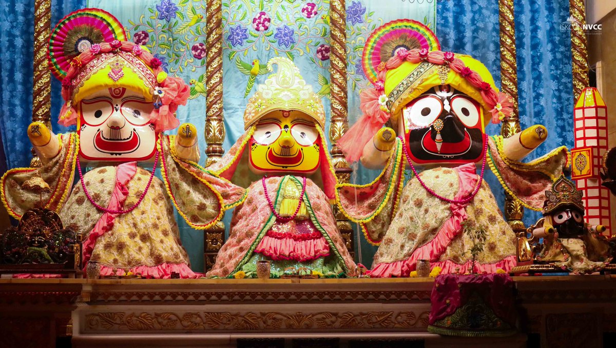 ISKCONPune's tweet photo. 🌷Mangal Arati Darshan🌷🗓04/12/2024🙏🚩@ISKCONNVCCPune🚩
.
.
#ISKCONNVCC #ISKCONPune #ISKCONNVCCPune #ISKCON
#4thdecember #4thdecember2024 #Wednesday
#Harinaamsankirtan #Radheshyamdas #Radheradhe
#Sankirtan #Kirtan #Vrindavan #Mayapur #Prabhupada
#GVE #GovardhanEcoVillage https://t.co/TW5jIrkUJr