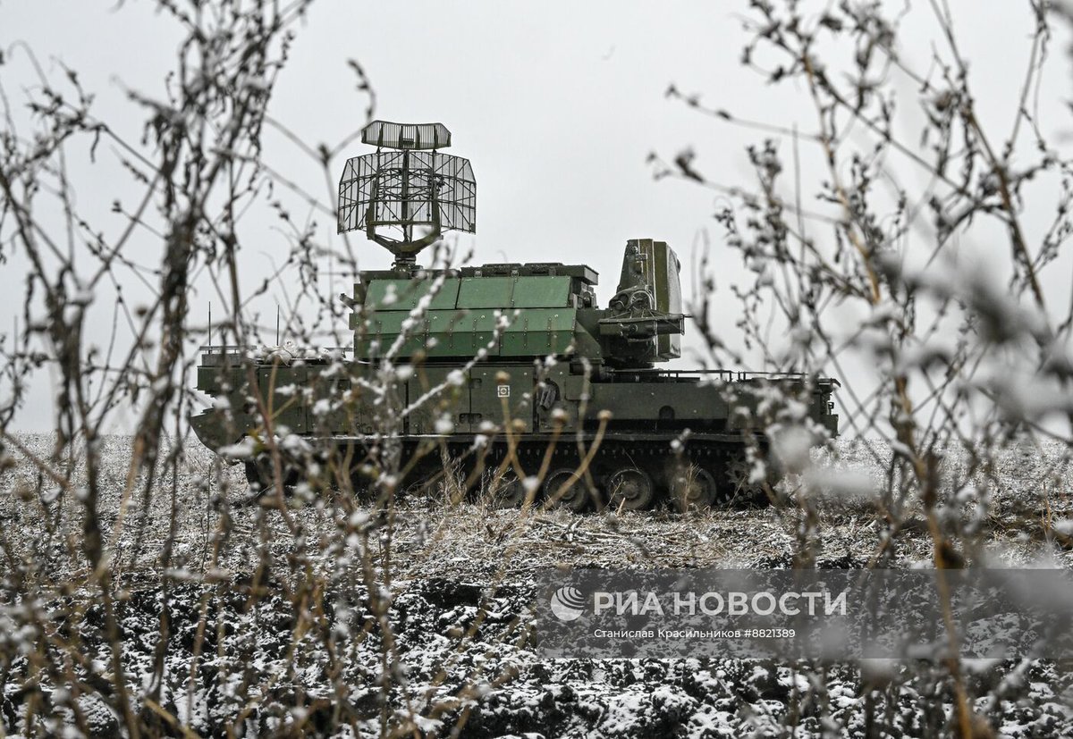 TheGreyPatriot_'s tweet photo. 🇷🇺 Anti-aircraft system Tor-M1 at work today in Krasnoarmeysk direction.
Also winter wonderland.
#Russia #Russian #Russians #Today #SVO #Military #Army #AirDefense #Rocket #Missile #Artillery #TorM1 #Tactical #Winter https://t.co/C3bbNRpoNY
