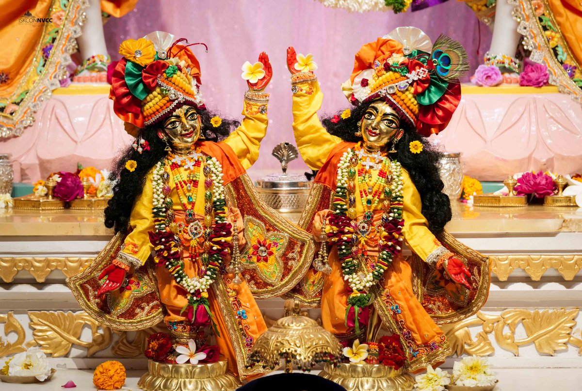 ISKCONPune's tweet photo. 🙏🏽Today's Darshan 📿 🗓04-12-2024🙏
🌷Sri Sri Gaur Nitai🌷
🚩@ISKCONNVCCPune🚩
.
.
#ISKCONNVCC #ISKCONPune #ISKCONNVCCPune #ISKCON
#4thdecember #4thdecember2024 #Wednesday
#Harinaamsankirtan #Radheshyamdas #Radheradhe
#Sankirtan #Kirtan #Vrindavan #Mayapur #Prabhupada
#GVE https://t.co/q8iuA0R5Oj